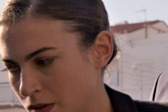 Παγιδευμένοι: Η Άννα καταρρέει πάνω από τον τάφο του Άγγελου