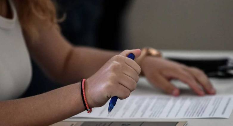 Πανελλήνιες 2023: Σε ποια μαθήματα θα εξεταστούν σήμερα οι υποψήφιοι των ΕΠΑΛ - Το πρόγραμμα