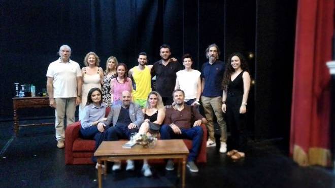 ΟΚΑΝΑ: Θεατρική παράσταση « Μια φορά στις 15…», στο Δημοτικό Θέατρο Απόλλων