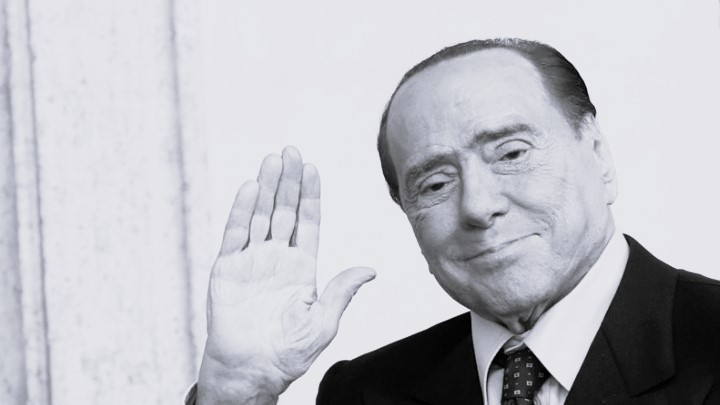 Σίλβιο Μπερλουσκόνι: Ιδιωτική προσευχή στη βίλα του Άρκορε - Αύριο το απόγευμα η κηδεία του