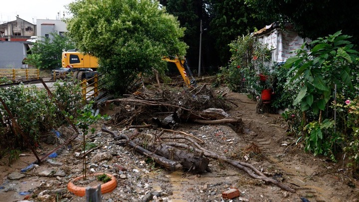 Ακραία καιρικά φαινόμενα στη Θεσσαλονίκη: Δεκάδες κλήσεις για απάντληση υδάτων, υπερχείλιση ρέματος, διακοπή υδροδότησης