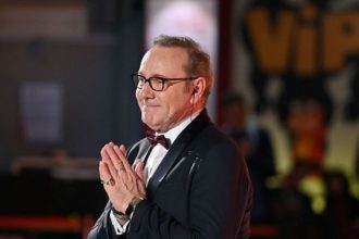 Άρχισε η δίκη του Κέβιν Σπέισι στο Λονδίνο