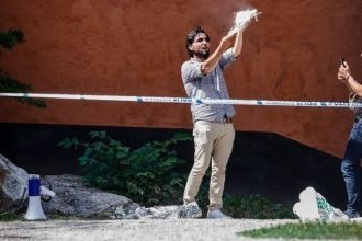 Έλενα Παπαρίζου: Η απάντηση για το φιλί στο στόμα με την Ελένη Φουρέιρα και οι πλαστικές επεμβάσεις