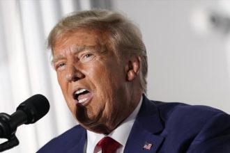 Ξέσπασαν σε χειροκροτήματα για τον Γιάννη Ανετοκούμπο