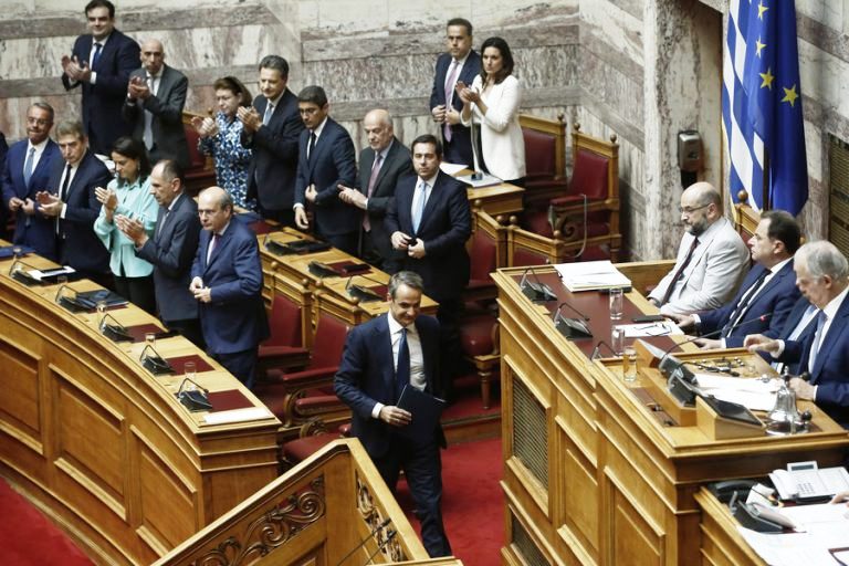 Κατώτατος μισθός 950 ευρώ - Αυξήσεις στο Δημόσιο - Μειώσεις φόρων σε οικογένειες - Όλα τα οικονομικά μέτρα (ΒΙΝΤΕΟ)