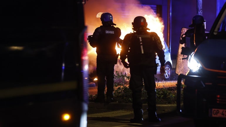 Φωτιά στη Μαγνησία: Δραματική εκκένωση δια θαλάσσης στη Νέα Αγχίαλο – Συγκλονιστικές εικόνες