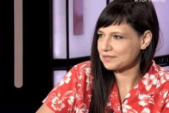 Αθηναΐς Νέγκα: «Μετά τα 45 μου αποδέχτηκα τα σημάδια της λεύκης»