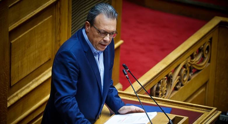 Φάμελλος: Δεν ακούτε τους απόδημους, τους εμπλέκετε στα κομματικά σας συμφέροντα