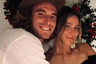 Η Paula Badosa φωτογραφίζει τον Στέφανο Τσιτσιπά κατά τη διάρκεια ρομαντικού δείπνου