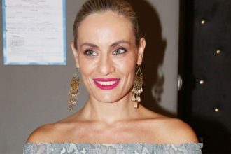 Η Ελεονώρα Μελέτη για τη φωτιά σε Σαρωνίδα: «Ήταν εκεί οι γονείς και ο ανιψιός μου, οι εικόνες θλιβερές»