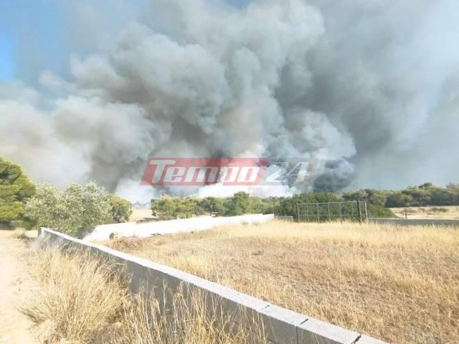 Το Tempo24.News στην κόλαση φωτιάς στο Λουτράκι: Οι φλόγες "καταπίνουν" σπίτια στον Άγιο Χαράλαμπο - Συνεχείς εκρήξεις (ΒΙΝΤΕΟ - ΦΩΤΟ)