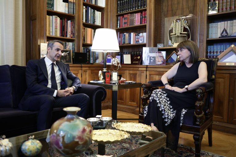 Μητσοτάκης σε Σακελλαροπούλου: «Ο πέλεκυς της Δικαιοσύνης θα είναι αμείλικτος σε όσους βάζουν φωτιές από δόλο»