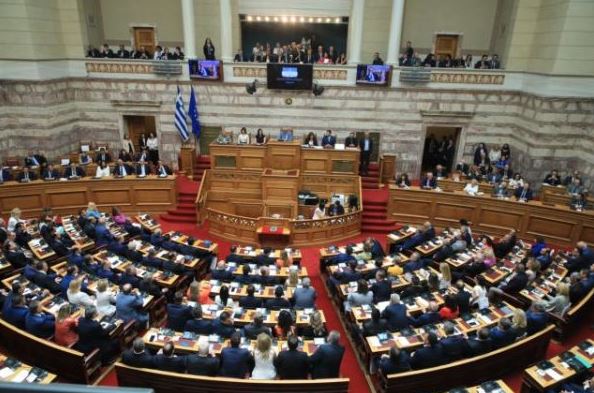 Ορκίστηκε η νέα Βουλή - Δείτε φωτογραφίες