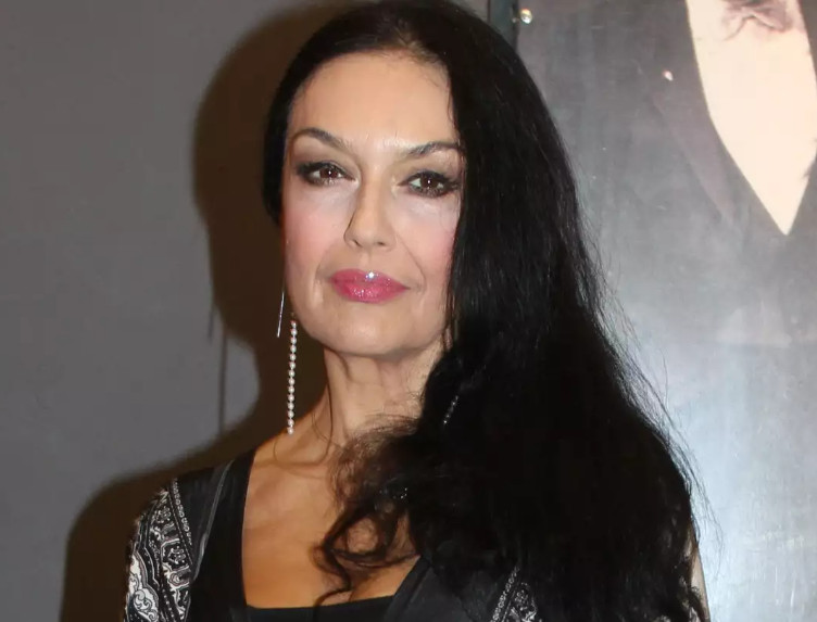 Ελένη Φιλίνη: «Η δική μου ζωή δεν είχε ροδοπέταλα, τα ροδοπέταλα είναι στιγμούλες»