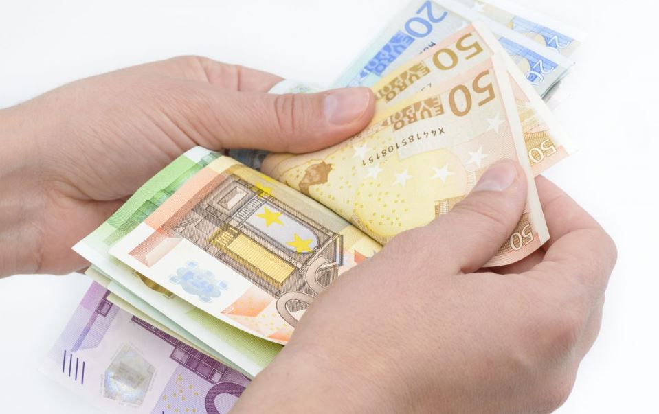 Youth Pass: Ποιοι νέοι θα λάβουν το επίδομα και ποιοι μένουν εκτός