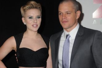 Ματ Ντέιμον: Γιατί λέει πως το φιλί με την Σκάρλετ Γιόχανσον «ήταν κόλαση»