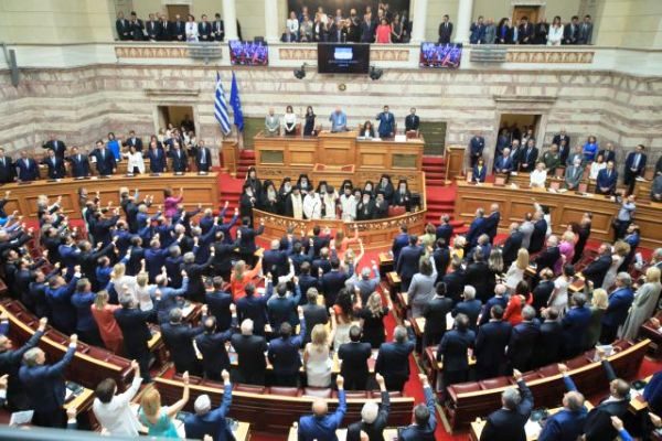 Η "γεωγραφία" της νέας Βουλής με το βλέμμα στραμμένο στις προγραμματικές δηλώσεις της κυβέρνησης (ΒΙΝΤΕΟ)