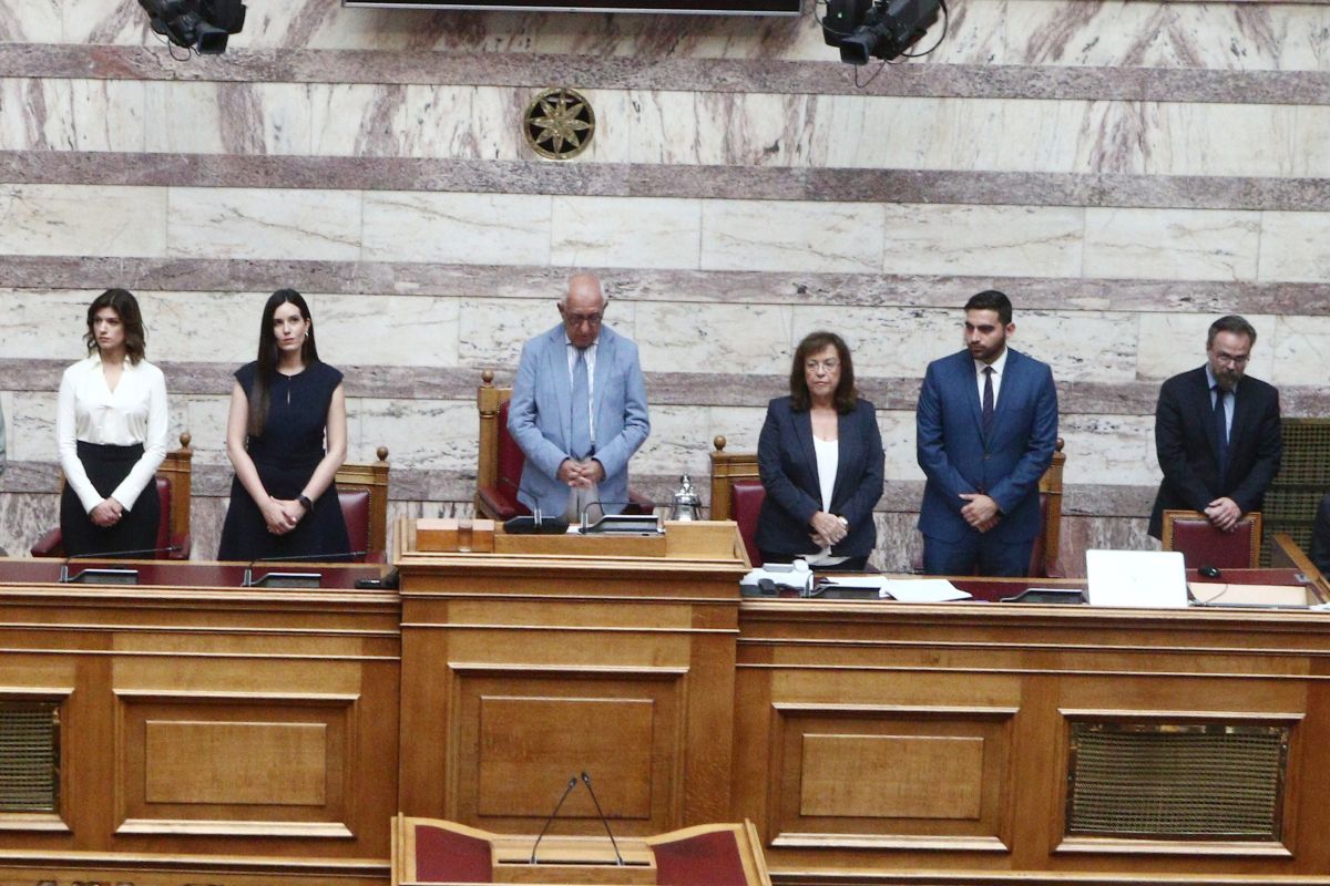 Νικήτας Κακλαμάνης: Ο συγκινητικός αποχαιρετισμός από το Προεδρείο της Βουλής