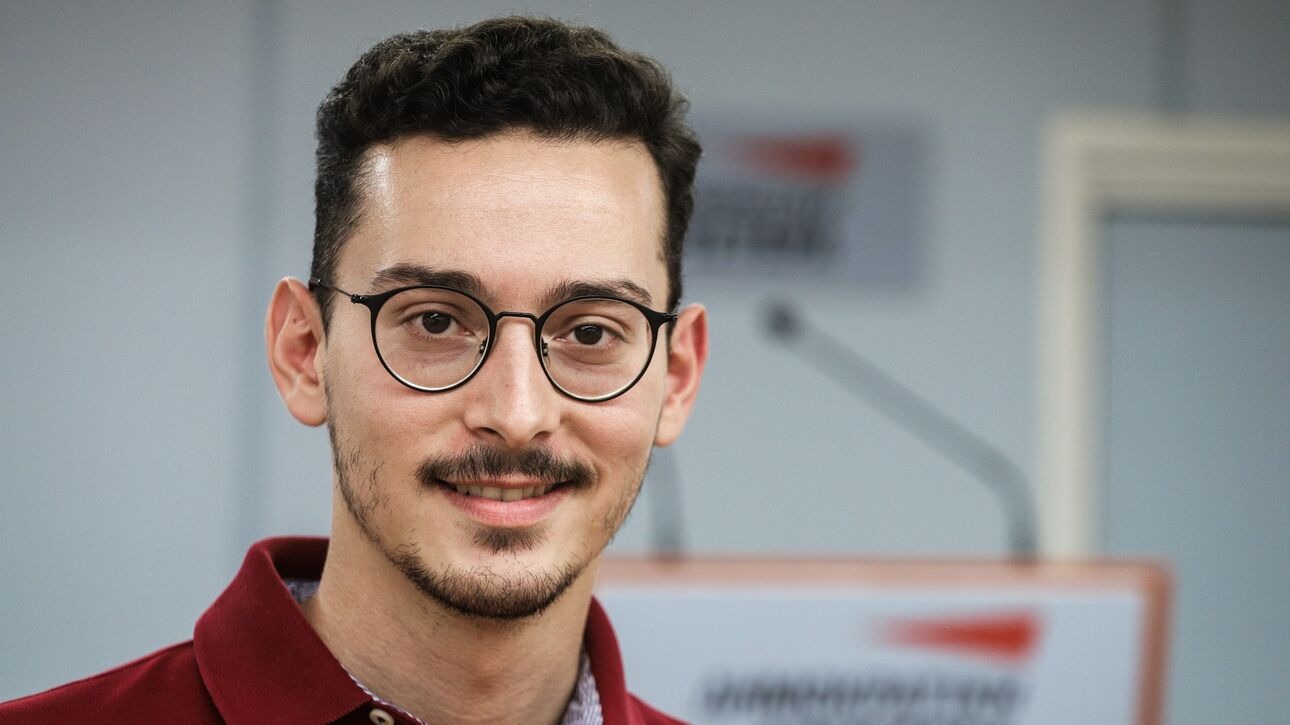 ΣΥΡΙΖΑ: Ο Στέργιος Καλπάκης νέος εκπρόσωπος Τύπου