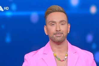 J2US - Νίκος Κοκλώνης: «Πολεμήθηκα, ζω αναπνέω...»