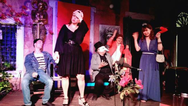 «Μωμολογίες»: Τρεις τελευταίες παραστάσεις στον κήπο του Πολύεδρου