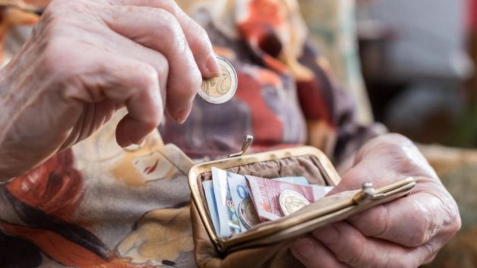 Συνταξιούχοι: Τα μέτρα στήριξης που θα εφαρμοστούν φέτος και το 2024
