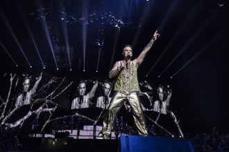 Robbie Williams: Το κακόγουστο αστείο στη χθεσινή του συναυλία