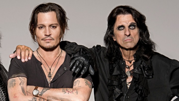 Ο Άλις Κούπερ αγόρασε από το Μάντσεστερ T-shirt για τον Τζόνι Ντεπ