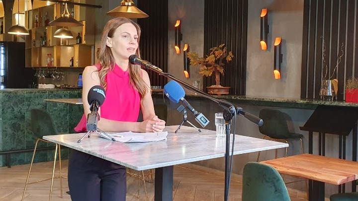 Εφη Αχτσιόγλου : Να αποχωριστούμε κάθε είδους ταμπέλες