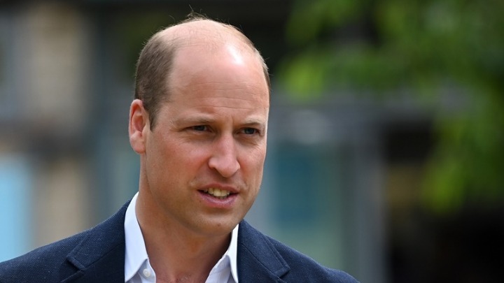 Ο πρίγκιπας Ουίλιαμ σέρβιρε «φιλικά προς το περιβάλλον» μπέργκερ