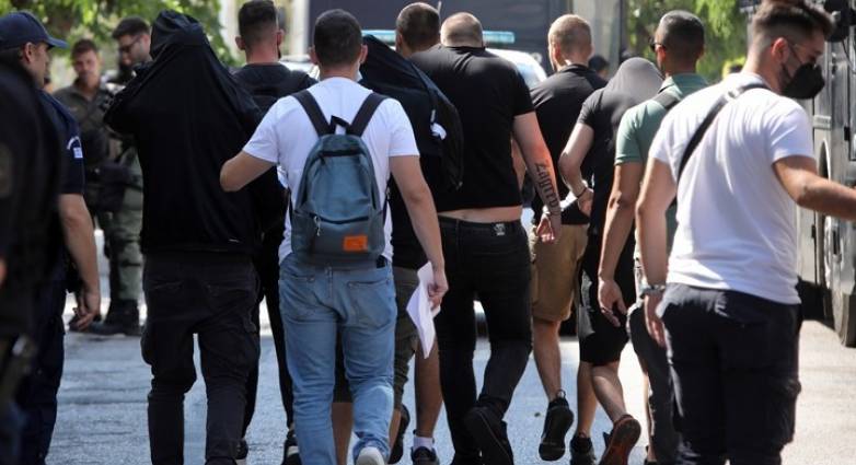 Νέα Φιλαδέλφεια: Σε 16 φυλακές οι συλληφθέντες – Εκδόθηκαν τα πρώτα 41 φυλακιστήρια