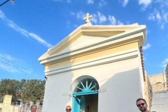 Η Τόνια Σωτηροπούλου και ο Κωστής Μαραβέγιας στην Τήνο με τον Αποστόλη Τότσικα και τη Ρούλα Ρέβη