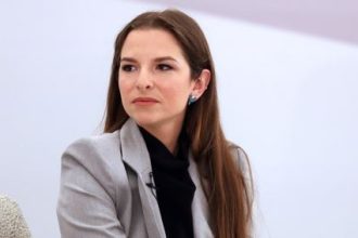 Ξεσπά η Εριέττα Κούρκουλου: «Όλοι εσείς οι “influencers” που ποστάρετε από τη Μύκονο… ποια ακριβώς είναι η επιρροή σας;»