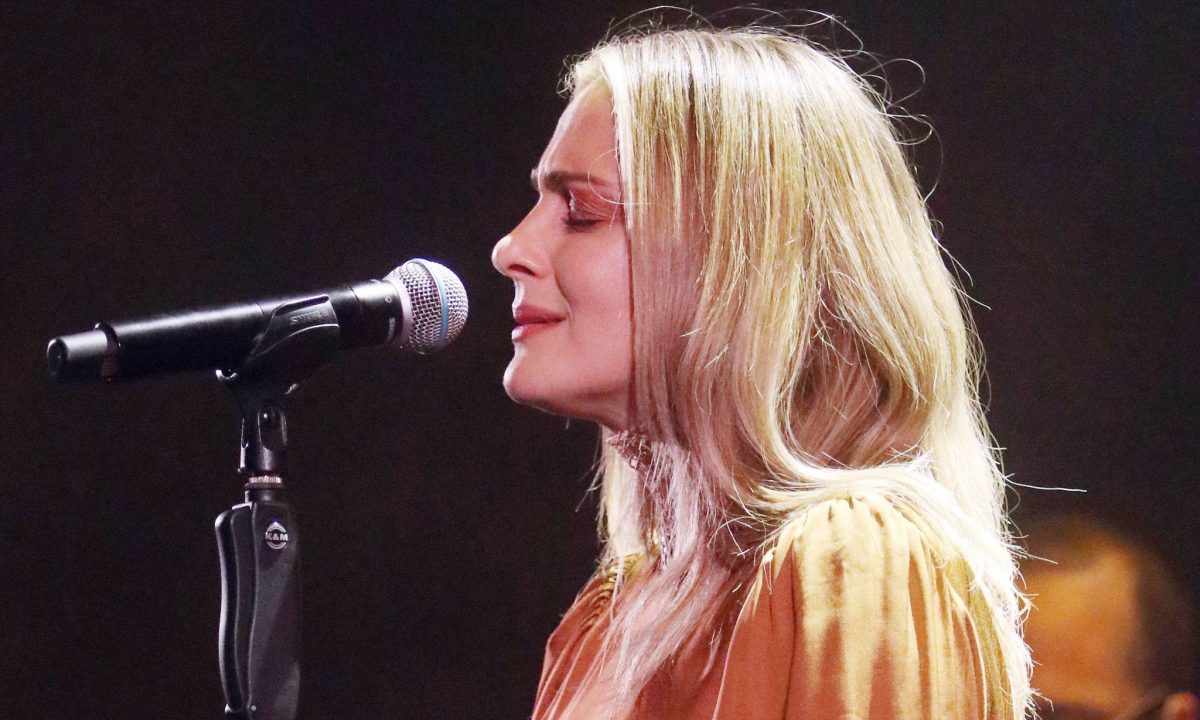 Η Νατάσσα Μποφίλιου διέκοψε τη συναυλία της στο Λουτράκι – «Δεν μπορώ να συνεχίσω»