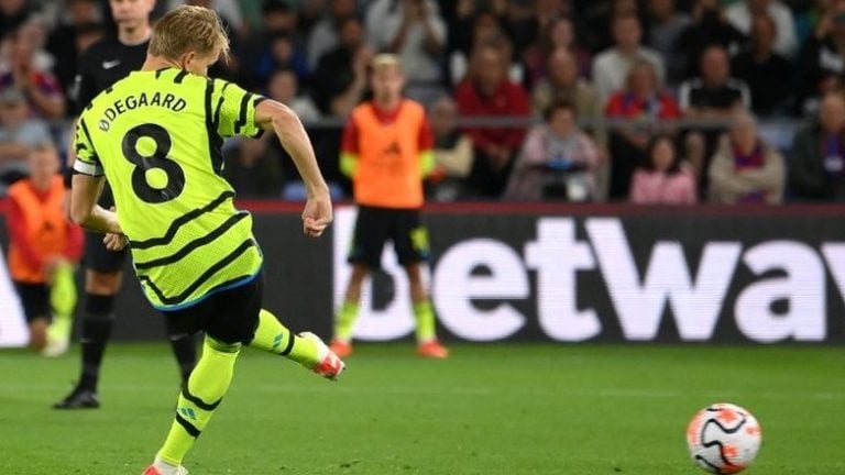 «Απόλυτη»… και με 10 παίκτες η Άρσεναλ