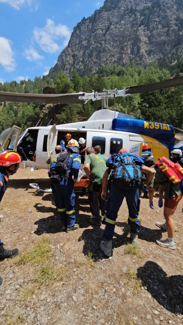 Εκκενώθηκε το φαράγγι της Σαμαριάς - Επιχείρηση διάσωσης του τουρίστα που ακρωτηριάστηκε μετά τον σεισμό