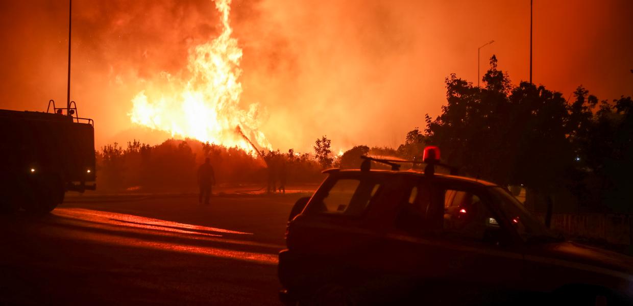 Ολονύχτια μάχη με τις φλόγες στον Έβρο για πέμπτο 24ωρο-Εκκένωση νέων οικισμών της Ροδόπης