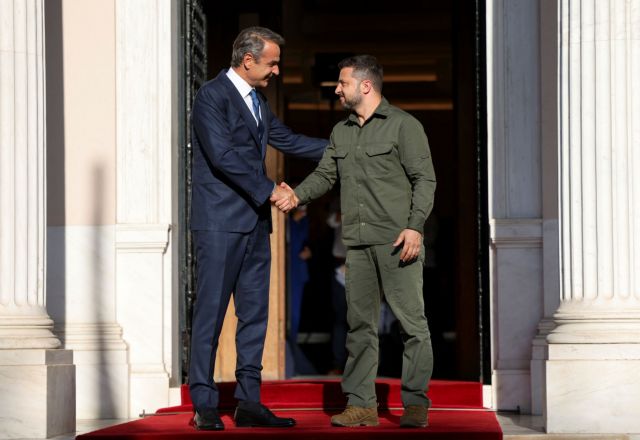 Στην Αθήνα ο Ζελένσκι - Συνάντηση με τον Κυριάκο Μητσοτάκη στο Μαξίμου