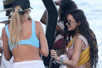 Η Demi Moore συναντήθηκε στη Μύκονο με τη Μαριέττα Χρουσαλά