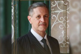 Οι Πανθέοι: Ο Αιμίλιος Χειλάκης θα υποδυθεί τον «Ανδρέα Πανθέο» στη νέα σειρά του ΣΚΑΪ