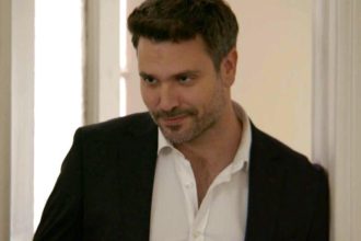 "Παγιδευμένοι": Ο Δημήτρης δίνει εντολή να μην διαρρεύσουν στοιχεία