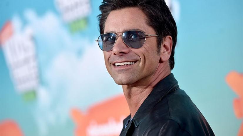 Τζον Στάμος: Η γυμνή φωτογραφία του στο ντους - «Η άλλη πλευρά των 60»