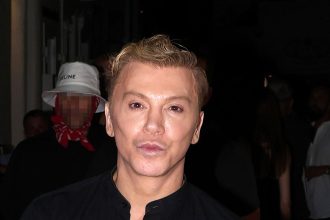 Τάκης Ζαχαράτος: Νυχτοπερπατήματα στα στενά της Μυκόνου