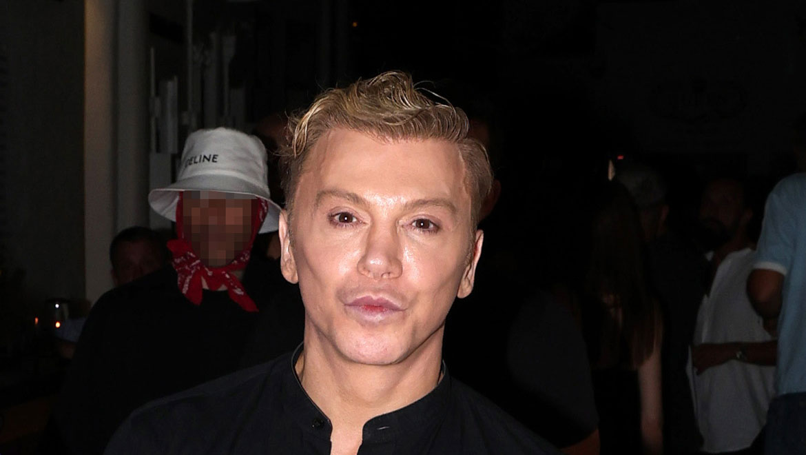 Τάκης Ζαχαράτος: Νυχτοπερπατήματα στα στενά της Μυκόνου