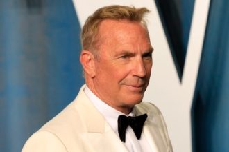 Ο Κέβιν Κόστνερ παρακολούθησε συναυλία της Τέιλορ Σουίφτ και έγινε Swiftie