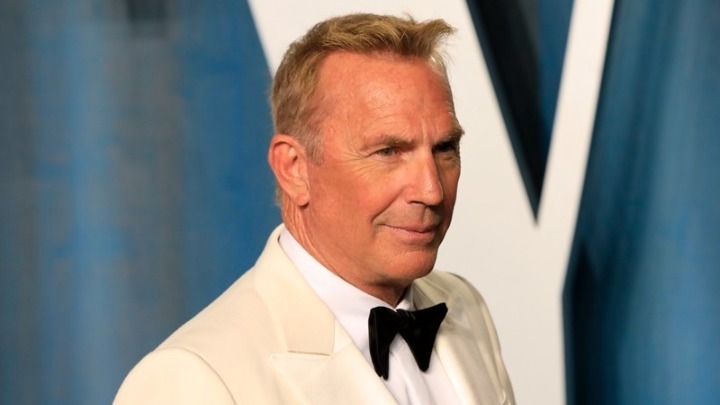 Ο Κέβιν Κόστνερ παρακολούθησε συναυλία της Τέιλορ Σουίφτ και έγινε Swiftie