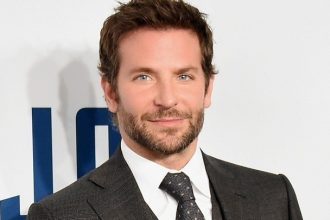 Ο Μπράντλεϊ Κούπερ επιστρέφει ως Λέοναρντ Μπερνστάιν