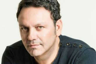 Στάθης Αγγελόπουλος: Βιώνω ρατσισμό σε όλες τις εκφάνσεις της ζωής μου