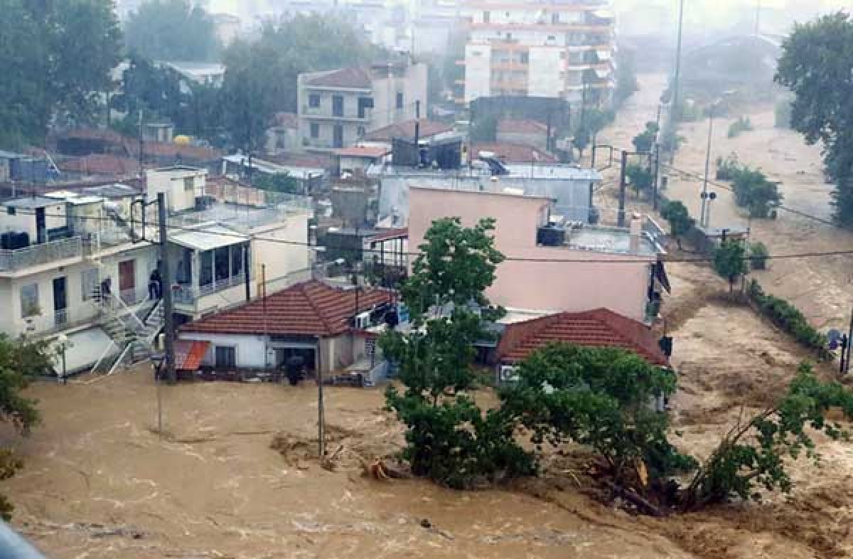 Κακοκαιρία Daniel: Εκκενώθηκε το Γηροκομείο Βόλου - Κατέρρευσε η παλιά πτέρυγα