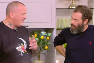 Σε απόγνωση ο Αντίνοος Αλμπάνης με τον Δημήτρη Σκαρμούτσο: «Ήρθα εδώ να με ξεφτιλίσετε;»